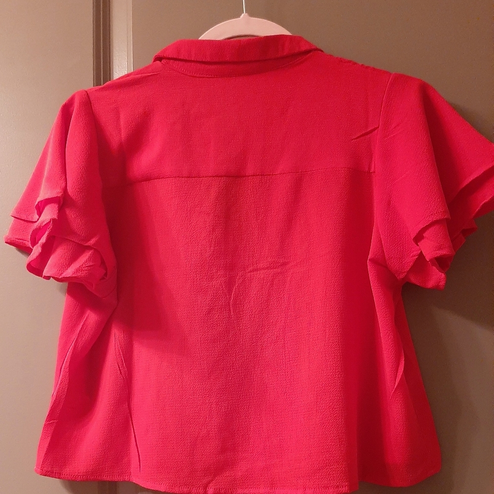 Blouse Red delicate details on the sleeves 😍